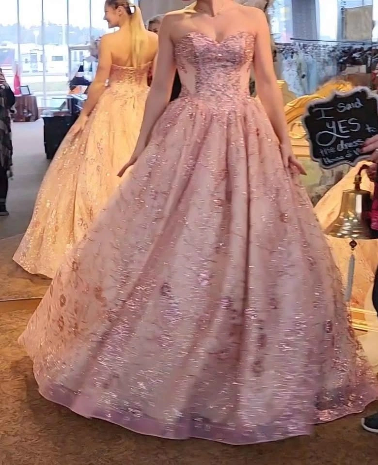 Beautiful, elegant ballgown grad/prom dress - photo 4
