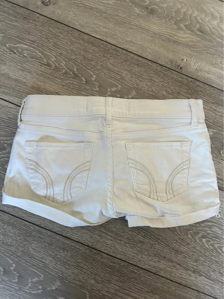 Hollister white denim shorts - photo 2
