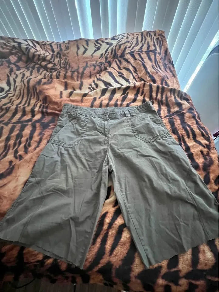 Customised xxl cargo khaki long shorts y2k capris oversized thumbnail