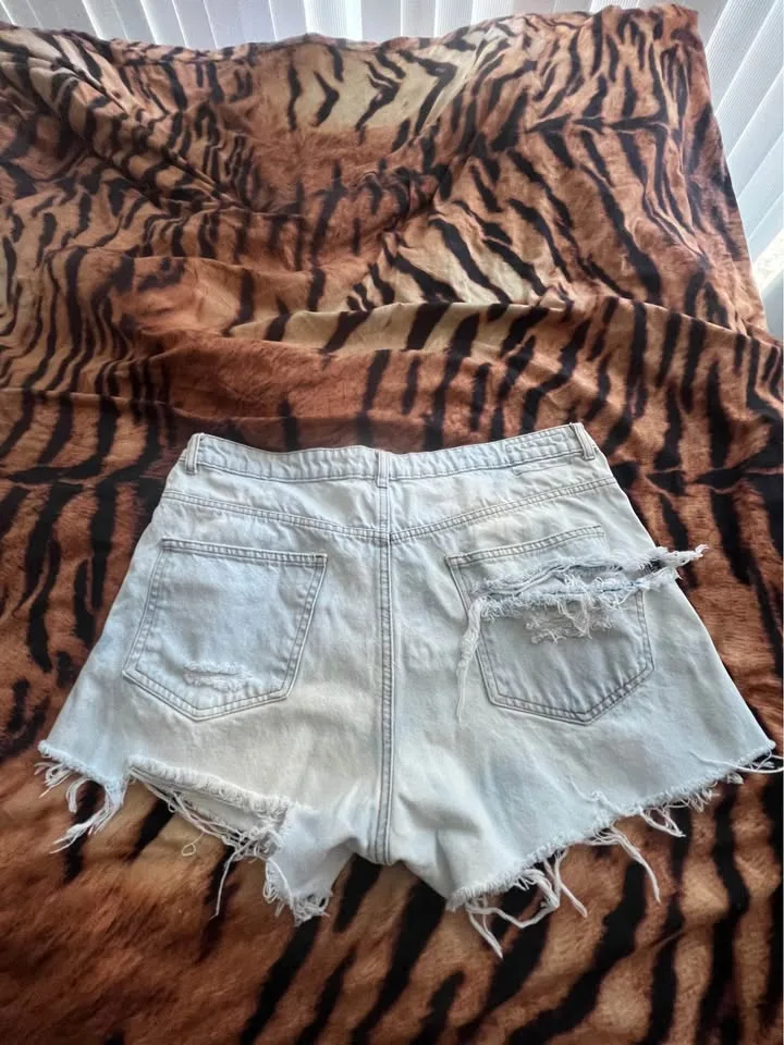 Customised Distressed vintage ripped light denim shorts xxl image indicator(2)