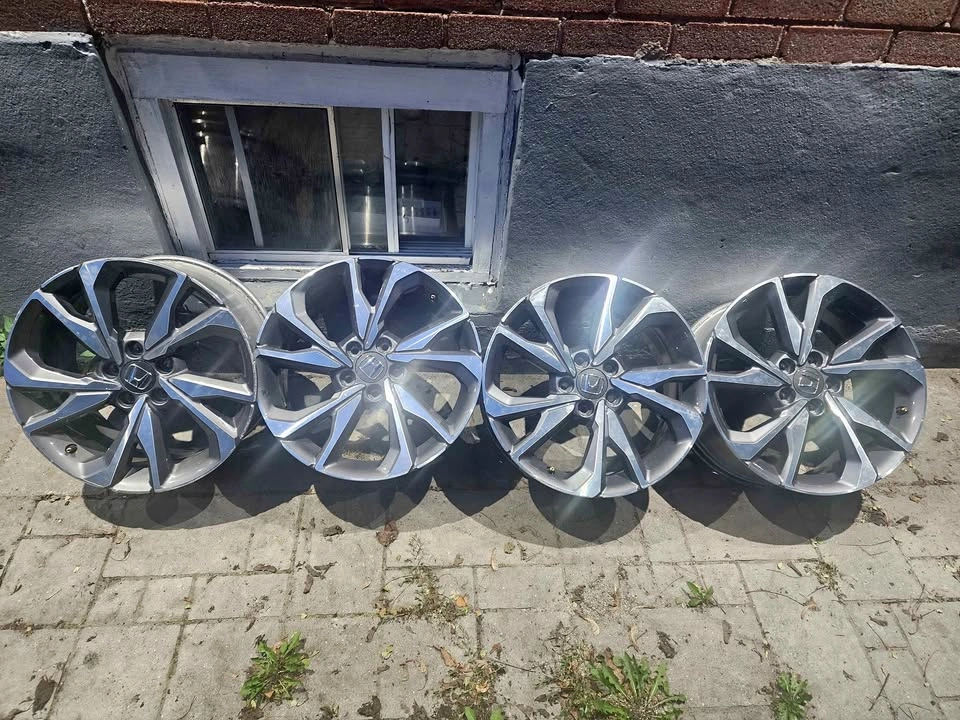 Honda Civic Touring 2020 alloy wheel