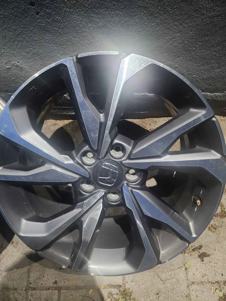 Honda Civic Touring 2020 alloy wheel - photo 4