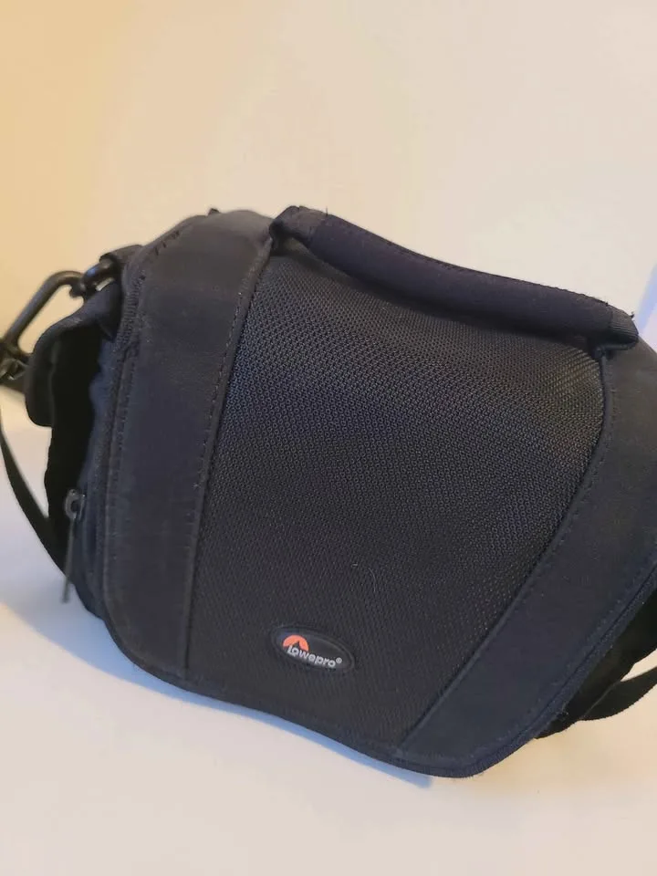 LowePro Edit 110 Camera Bag w/ Strap image indicator(2)