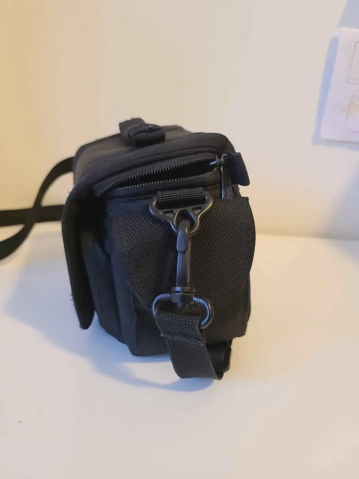 LowePro Edit 110 Camera Bag w/ Strap image indicator(3)