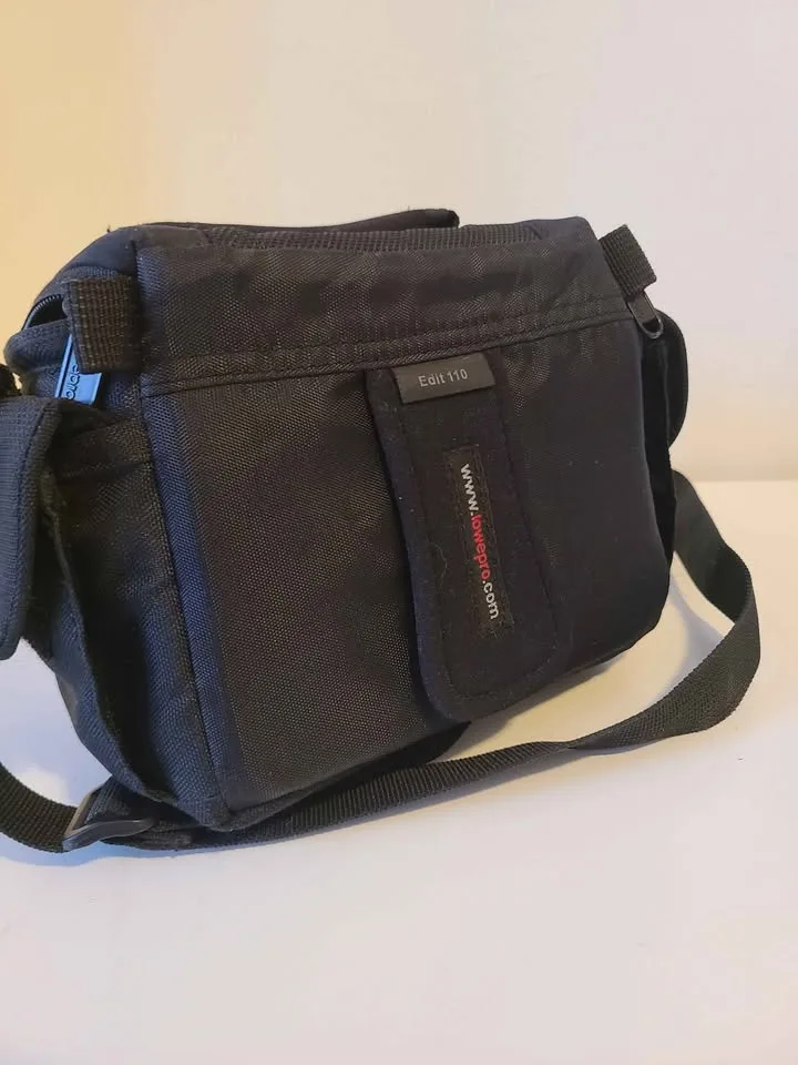 LowePro Edit 110 Camera Bag w/ Strap image indicator(4)
