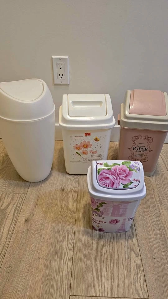 Set of 4 Plastic Trash Bins