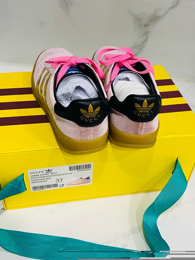 Adidas Gucci Gazelle Sneaker Light Pink Gold! Size 6.5 - photo 2