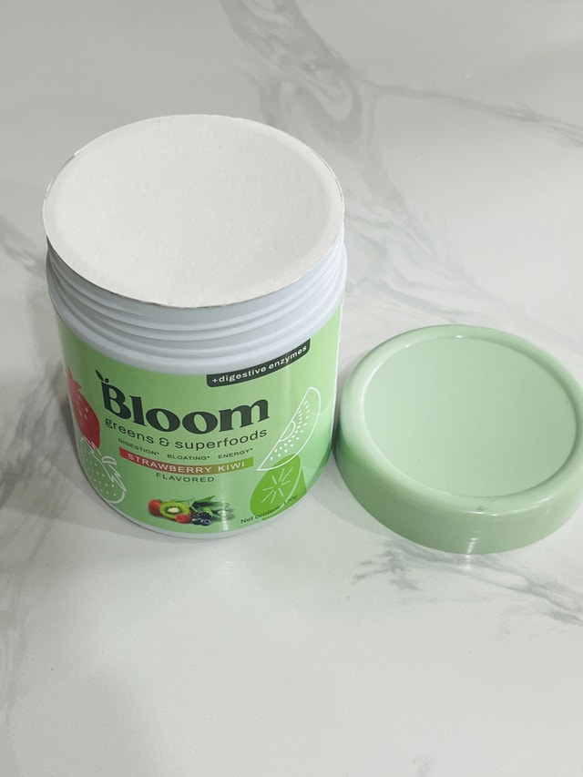 Bloom Nutrition Greens- Strawberry Kiwi - photo 4