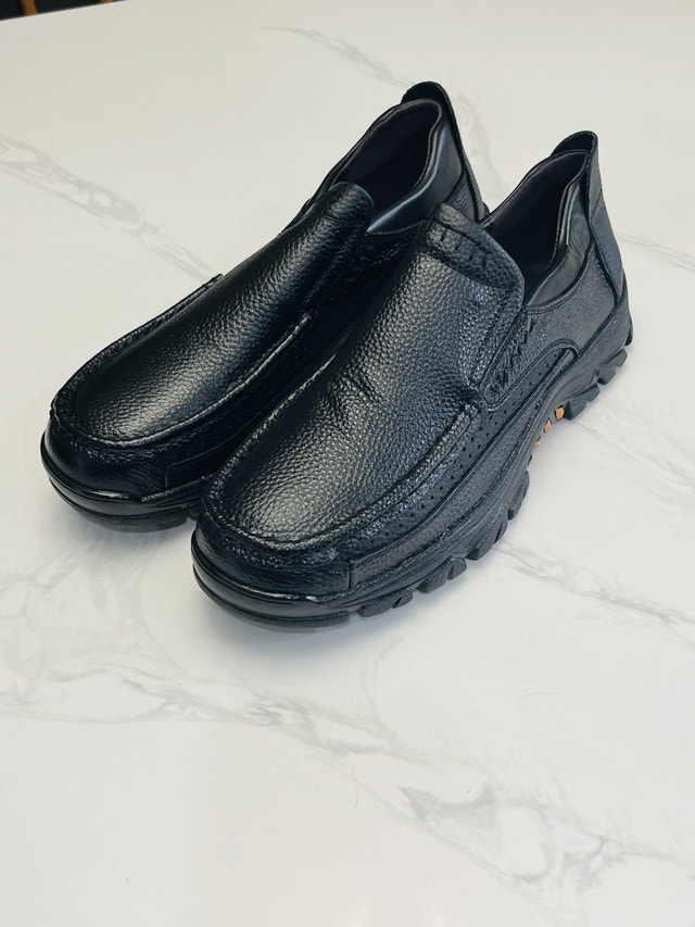 Slip on Shoes black -Size 12/13 - photo 4