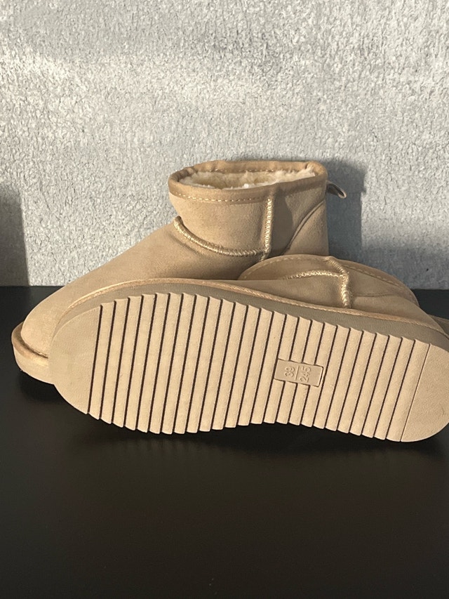 Bailey Boots-Size 8.5 - photo 2