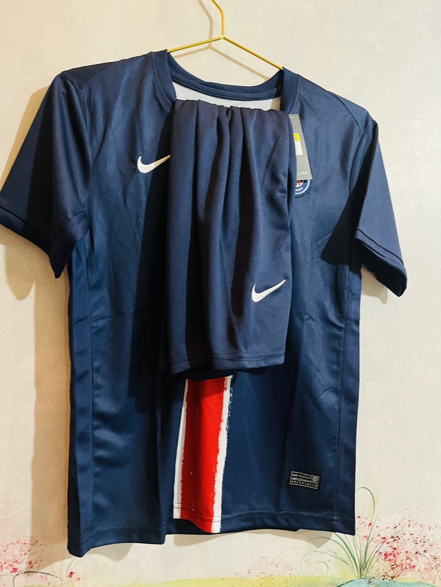 Nike Paris Saint-Germain Jersey! 6 to 8 Years! - photo 3