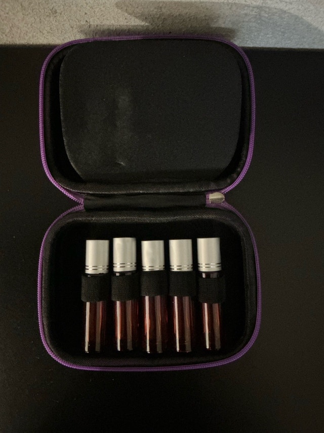 Convenient Oil Display Case for Collectors and Presentations - photo 3