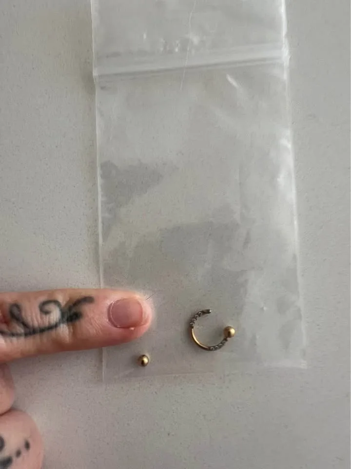 Stainless steel gold colour Septum piercing 16g 8mm... image indicator(2)