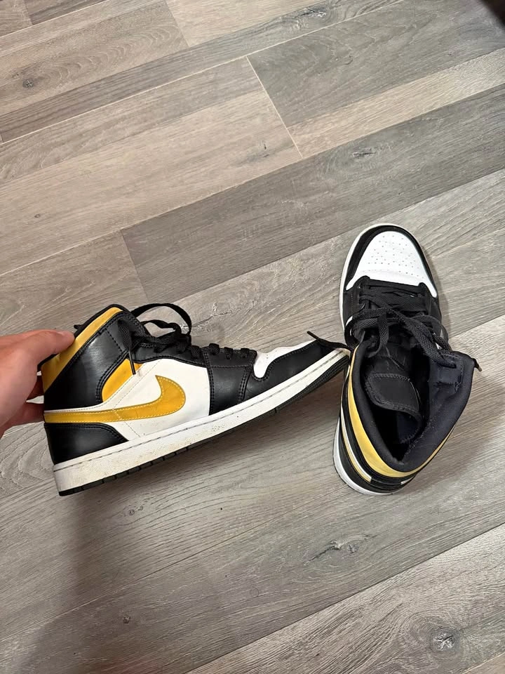 Jordan 1 Mid White/Pollen-black