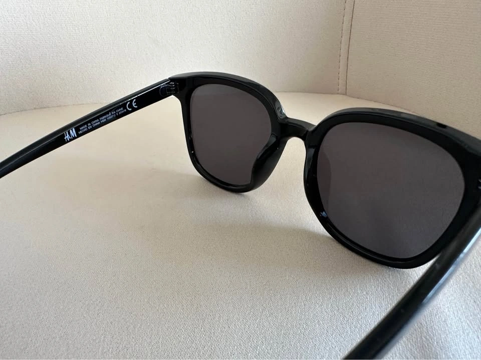 H&M Black Oversized Sunglasses - photo 2