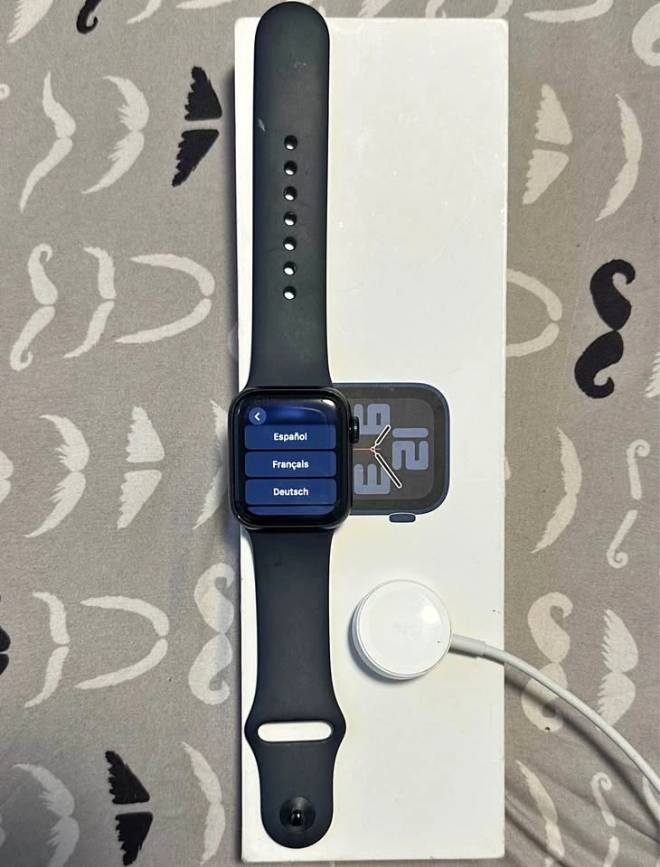 Apple Watch SE (44mm) GPS - Excellent Condition