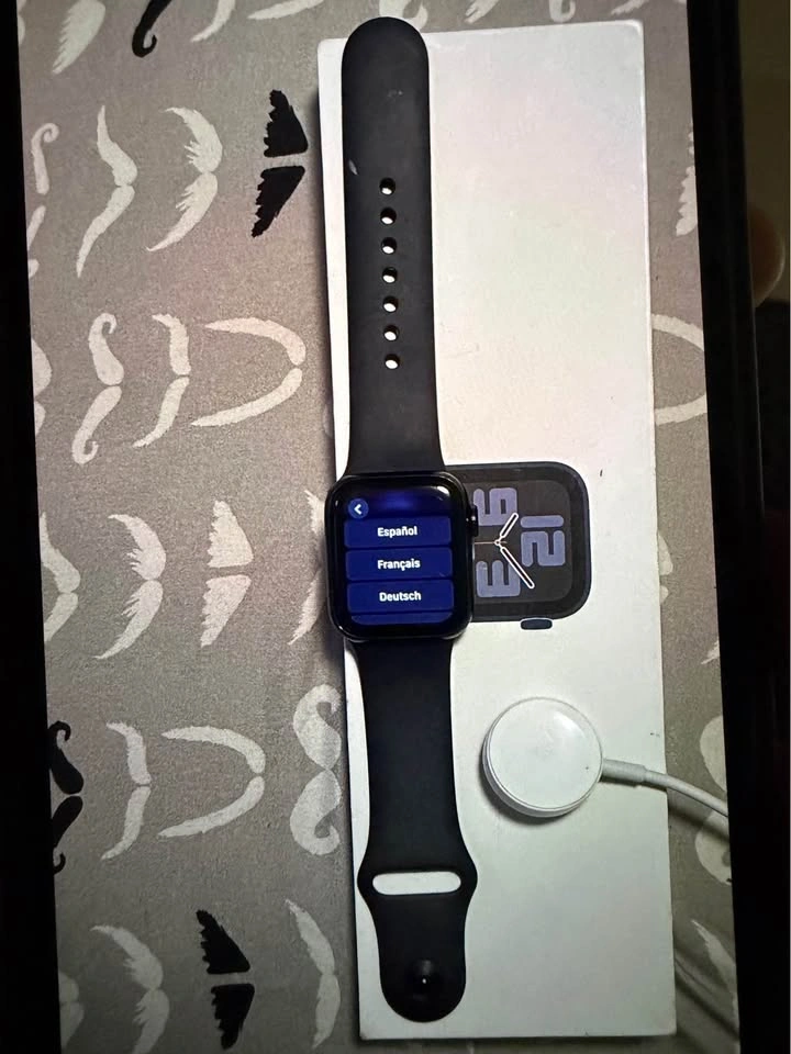 Apple Watch SE (44mm) GPS - Excellent Condition - photo 3