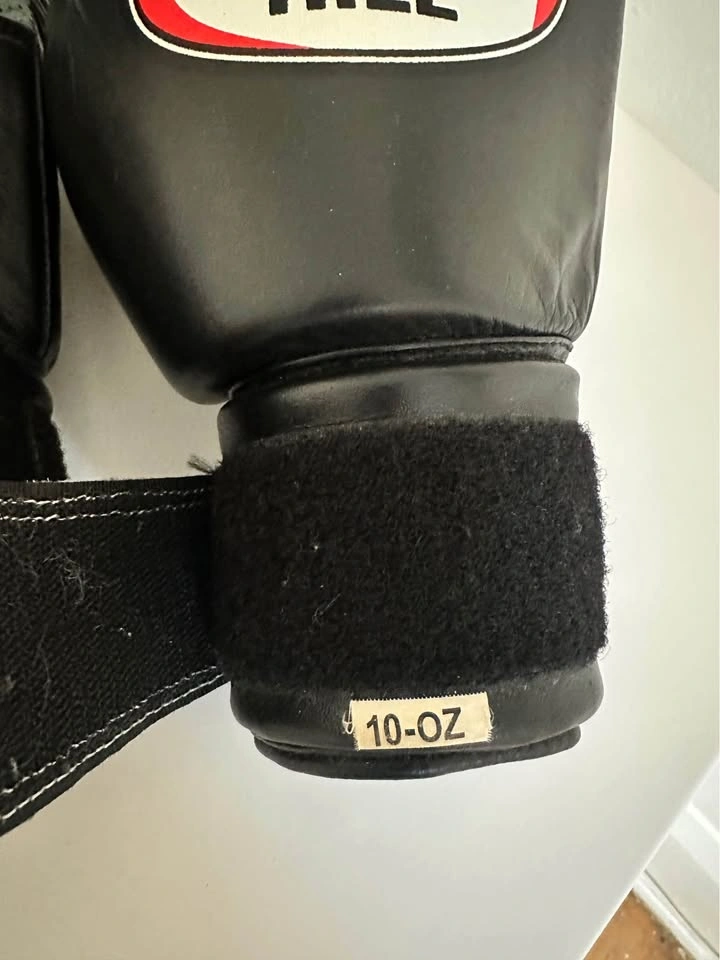 Boxing gloves - like new! - photo 3