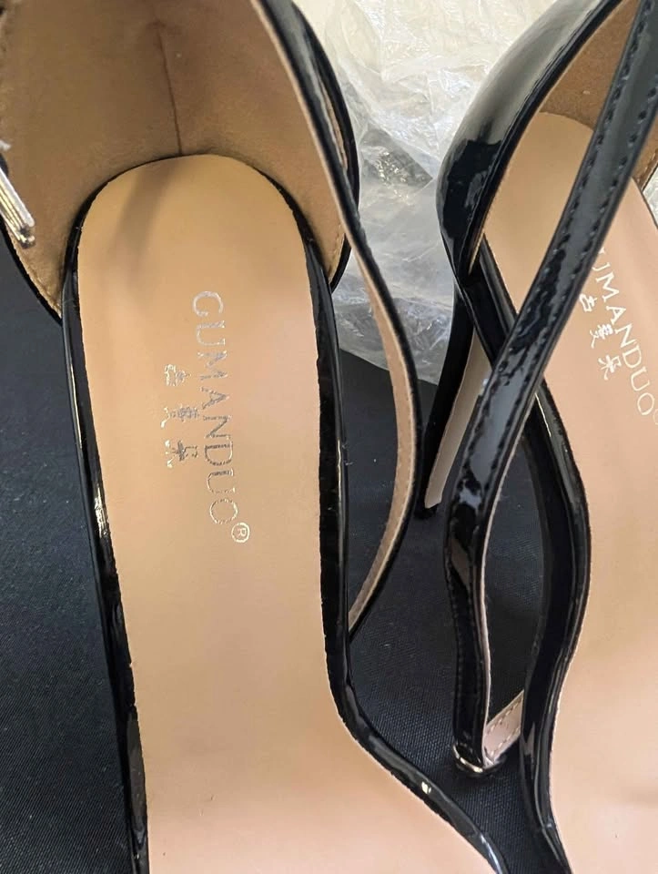 NEW - CUMANDUO Patent Heels – Size 5.5 - photo 2