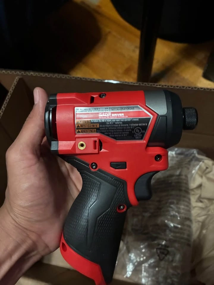 Milwaukee m12 3452-20 impact driver - photo 2