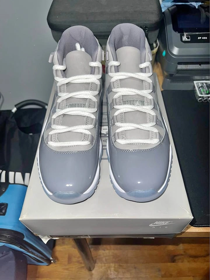 Nike Jordan 11 cool grey. size 8.5