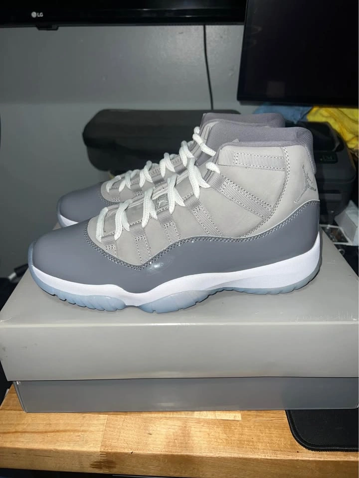 Nike Jordan 11 cool grey. size 8.5 - photo 2