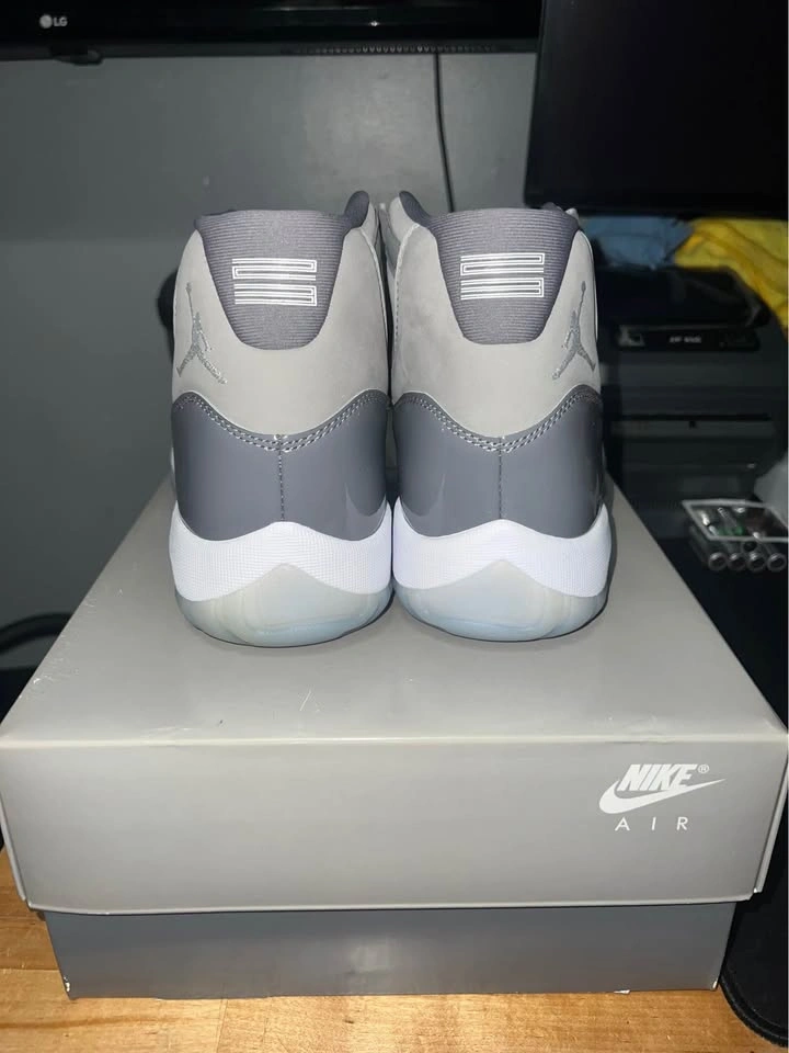 Nike Jordan 11 cool grey. size 8.5 - photo 3