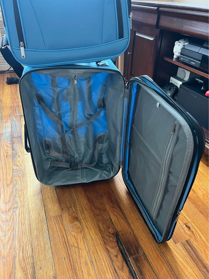 Rockland luggage, small carry-on and personal item - photo 4