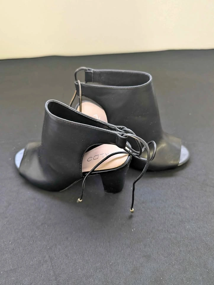 ALDO Open-Toe Heels with Wide Heel – Size 5.5