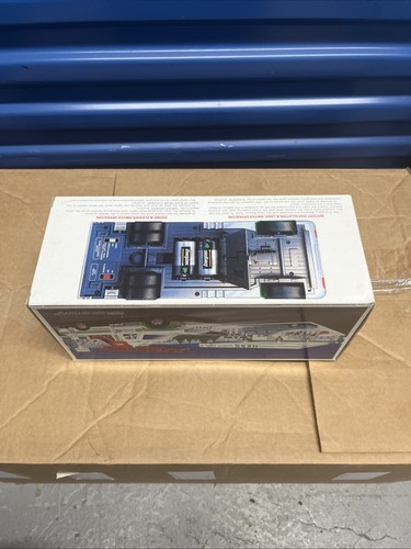 1994 Hess Rescue Truck – Mint in Box – Lights & Sounds - photo 2
