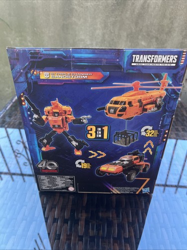 Transformers Legacy United G1 Sandstorm Triple Changer Leader - photo 4