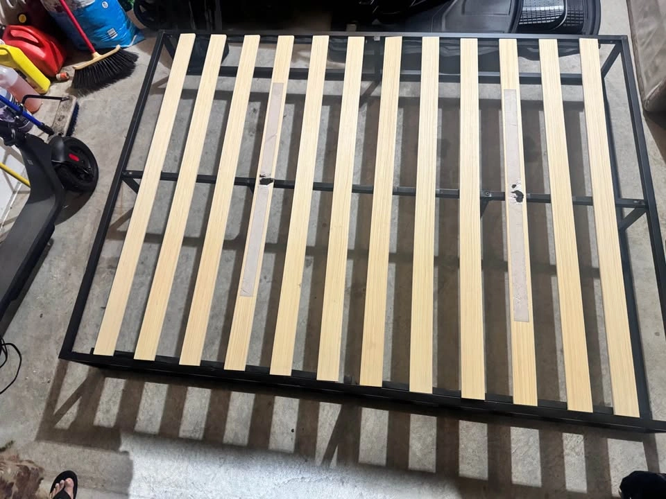 Queen sized bed frame - photo 2