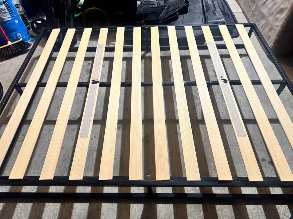 Queen sized bed frame - photo 3