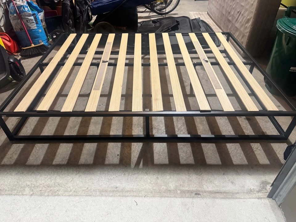Queen sized bed frame - photo 5