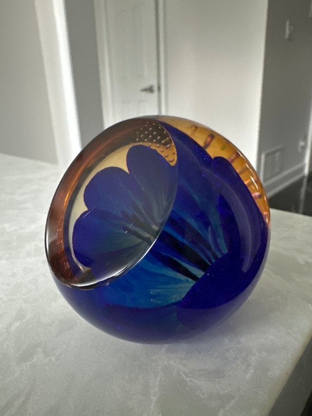 Caithness "Blue Anemone" glass paperweight by Helen MacDonald - photo 2