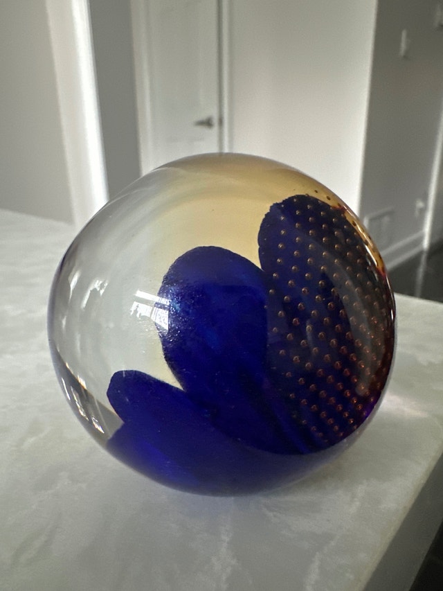Caithness "Blue Anemone" glass paperweight by Helen MacDonald - photo 3