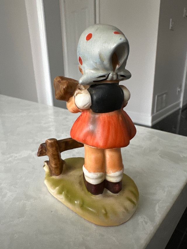 Vintage porcelain figurine designed by Erich Stauffer - photo 3