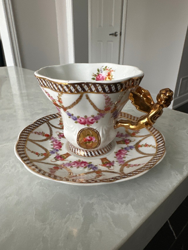 Rare Sovereign Fine China Gold Angel Handle Teacup and Saucer - photo 2