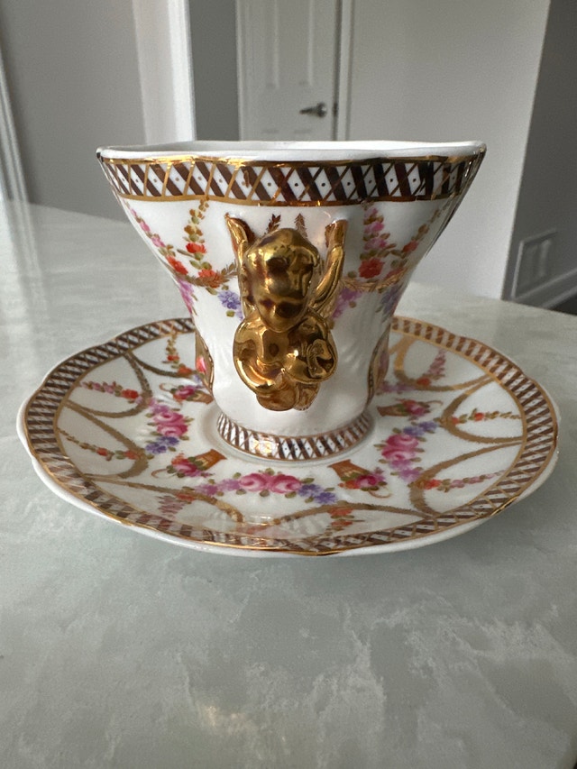 Rare Sovereign Fine China Gold Angel Handle Teacup and Saucer - photo 3