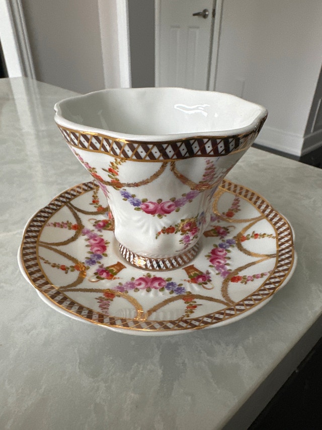 Rare Sovereign Fine China Gold Angel Handle Teacup and Saucer - photo 5
