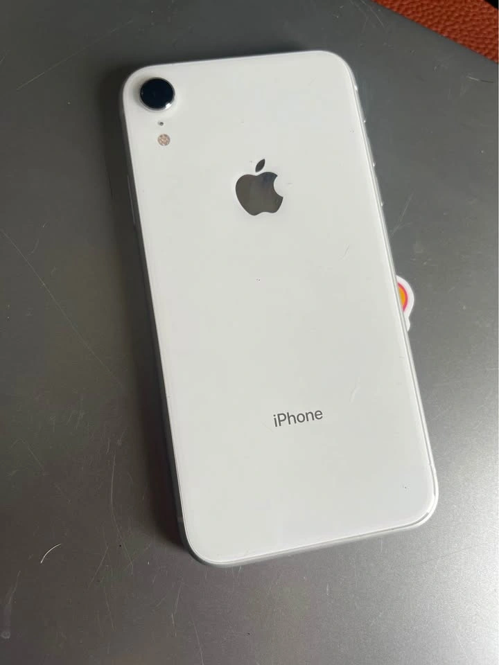 iPhone XR White - 128GB (New aftermkt battery) - photo 2