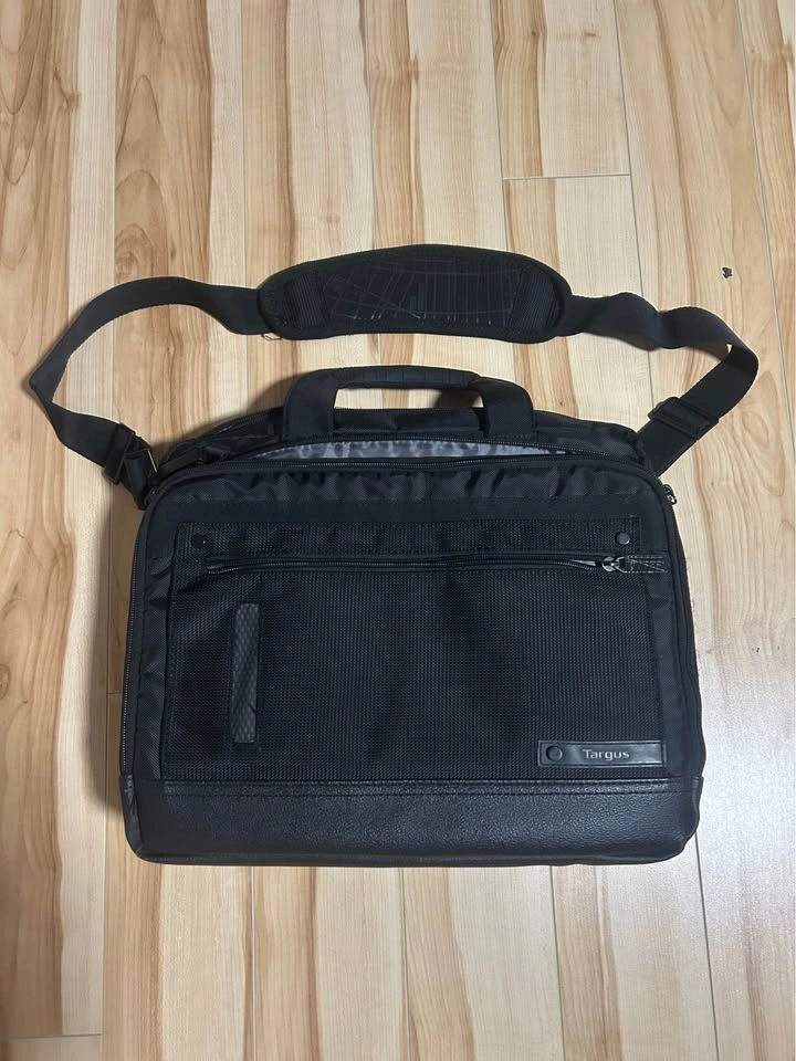 Targus 14” Laptop Bag New Condition - photo 5