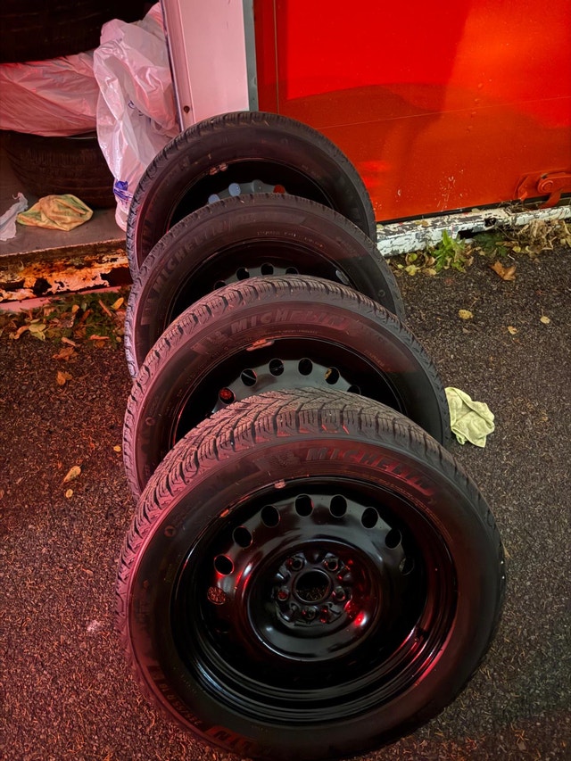 Michelin X-Ice Snow SUV Tires 235/55R18