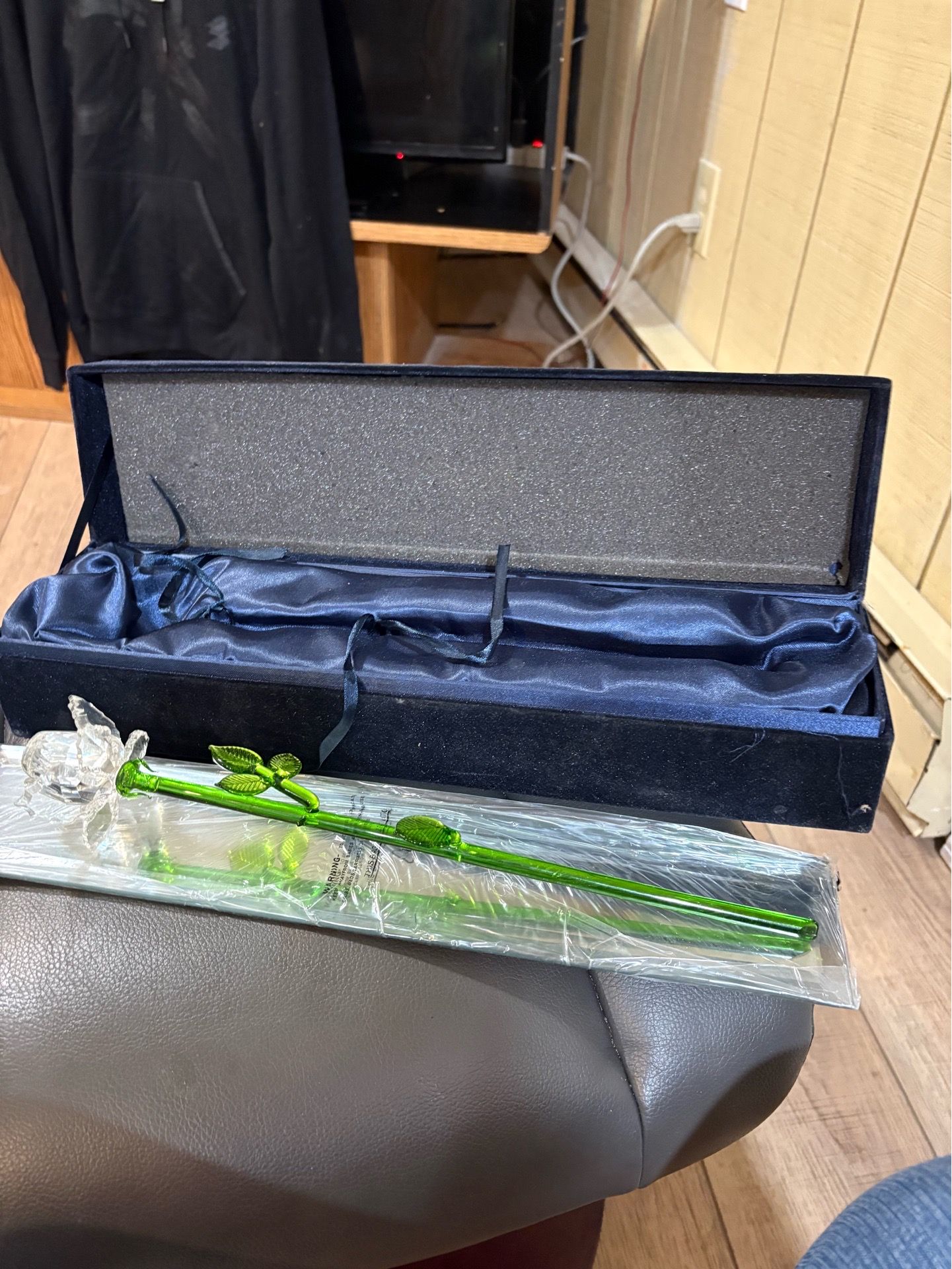 CRYSTAL Rose with VELVET Box