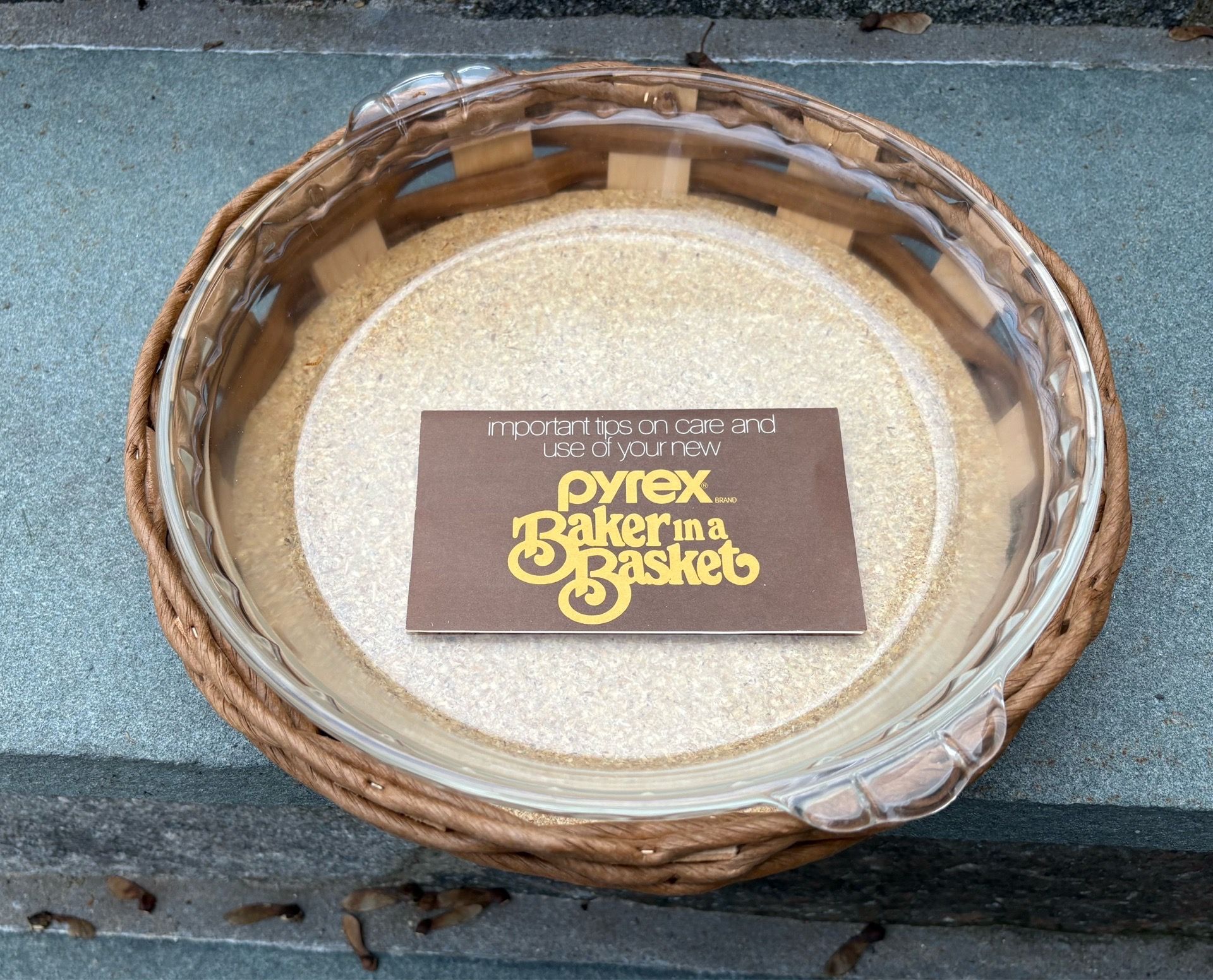 PYREX PIE IN A BASKET