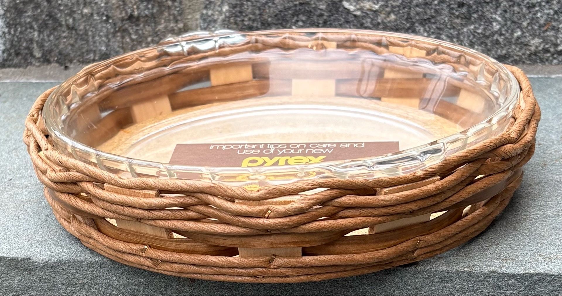 PYREX PIE IN A BASKET - photo 2