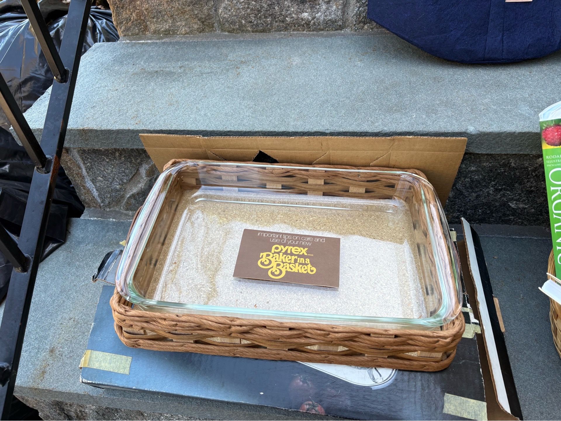 BAKER IN A BASKET BAKING DISH