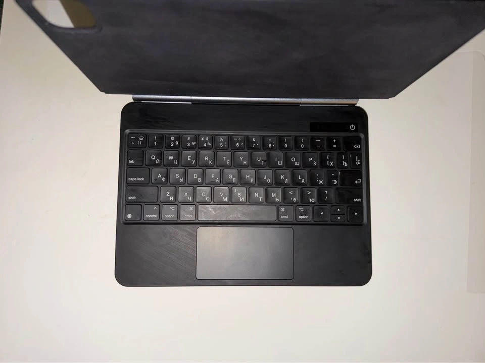 iPad 11” Keyboard Case with USB-C Charging Port - photo 2