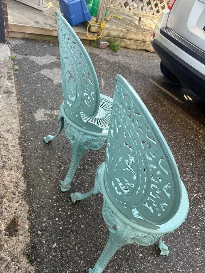 Victorian style patio chairs - photo 2