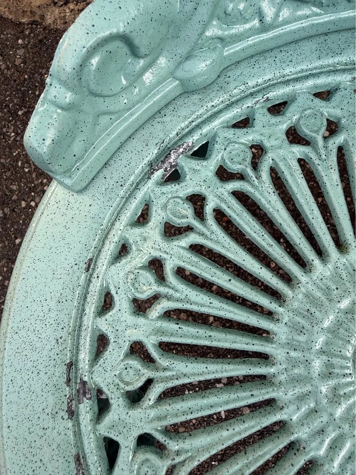Victorian style patio chairs - photo 3